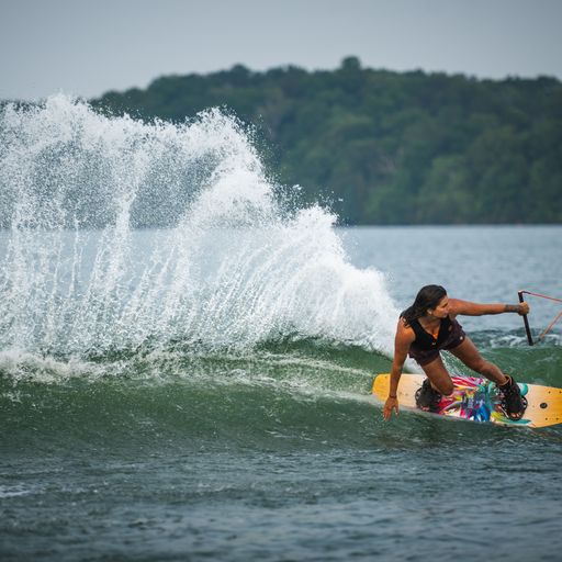 Hyperlite Cadence Women's Wakeboard w/ Jinx Bindings Package